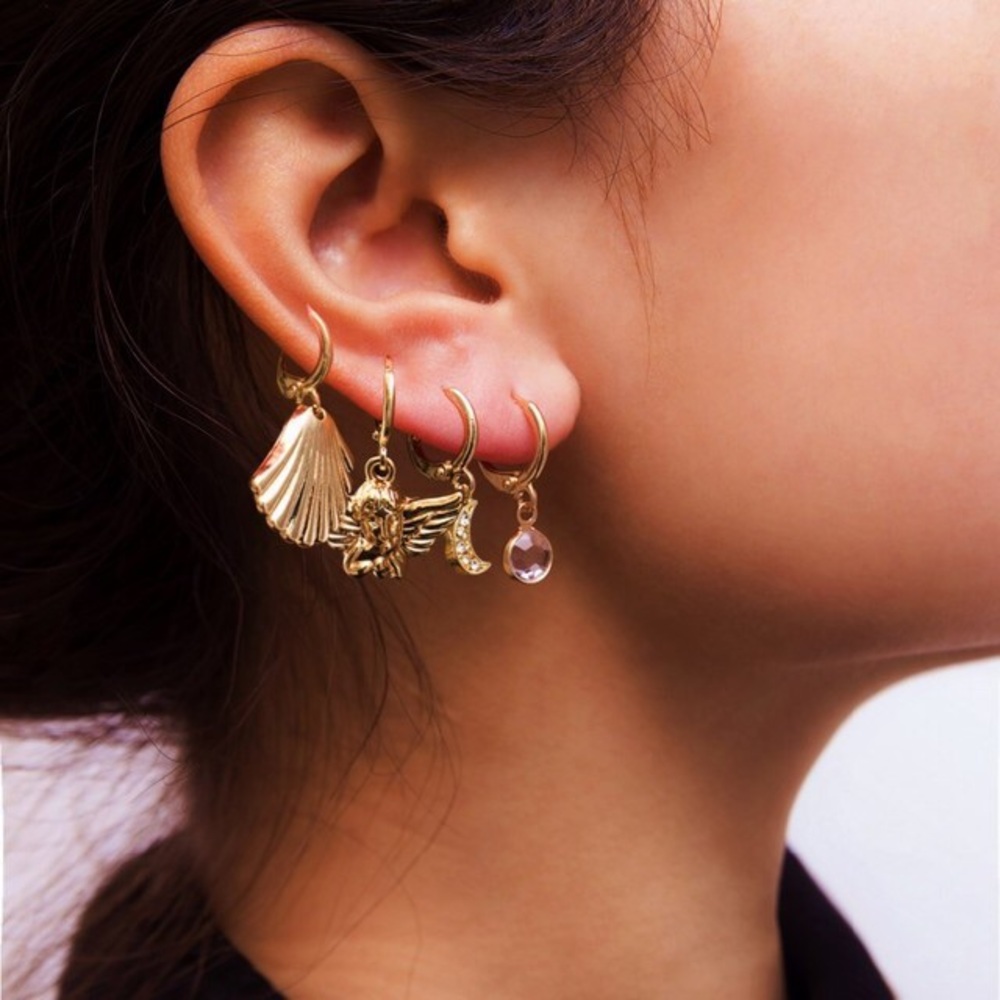 Golden Sea Shell Dangle Earring - Picture 2 of 3